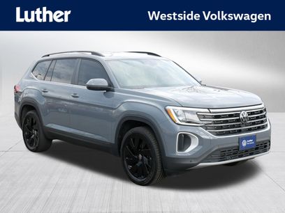 Certified 2025 Volkswagen Atlas SE w/ Black Wheel Package