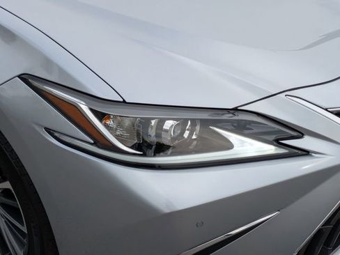 Used 2025 Lexus ES 350 w/ Premium Package FWD image 11
