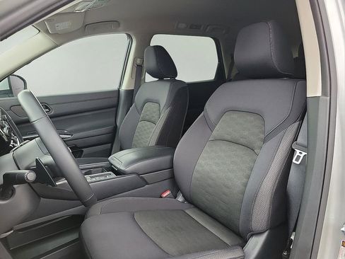 Used 2025 Nissan Pathfinder SV FWD image 12