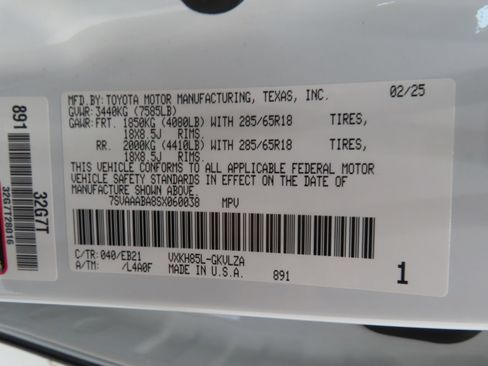 Used 2025 Toyota Sequoia TRD Pro AWD/4WD image 31