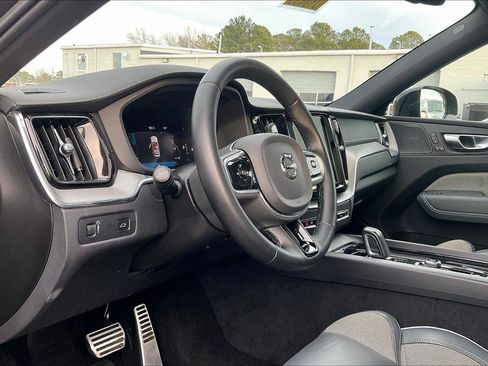 Used 2022 Volvo XC60 B5 R-Design w/ Advanced Package image 6