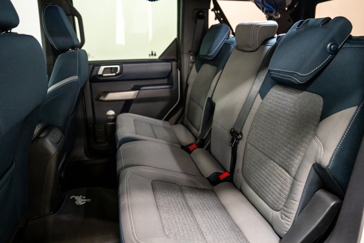 Used 2022 Ford Bronco Outer Banks w/ Sasquatch Package AWD/4WD image 38