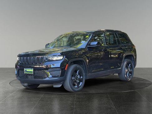 Used 2023 Jeep Grand Cherokee Altitude AWD/4WD image 3