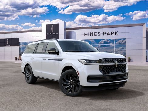 New 2027 Lincoln Navigator Reserve w/ Jet Appearance Package AWD/4WD image 4