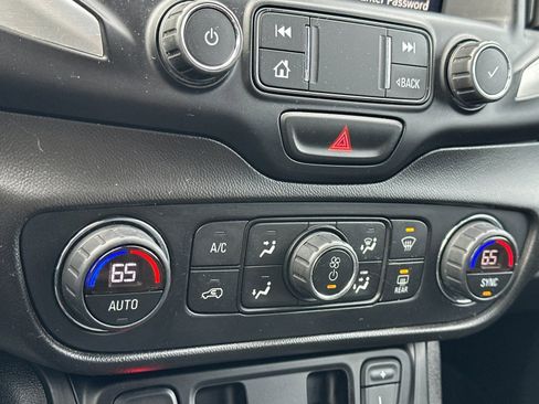 Used 2020 GMC Terrain SLT image 19