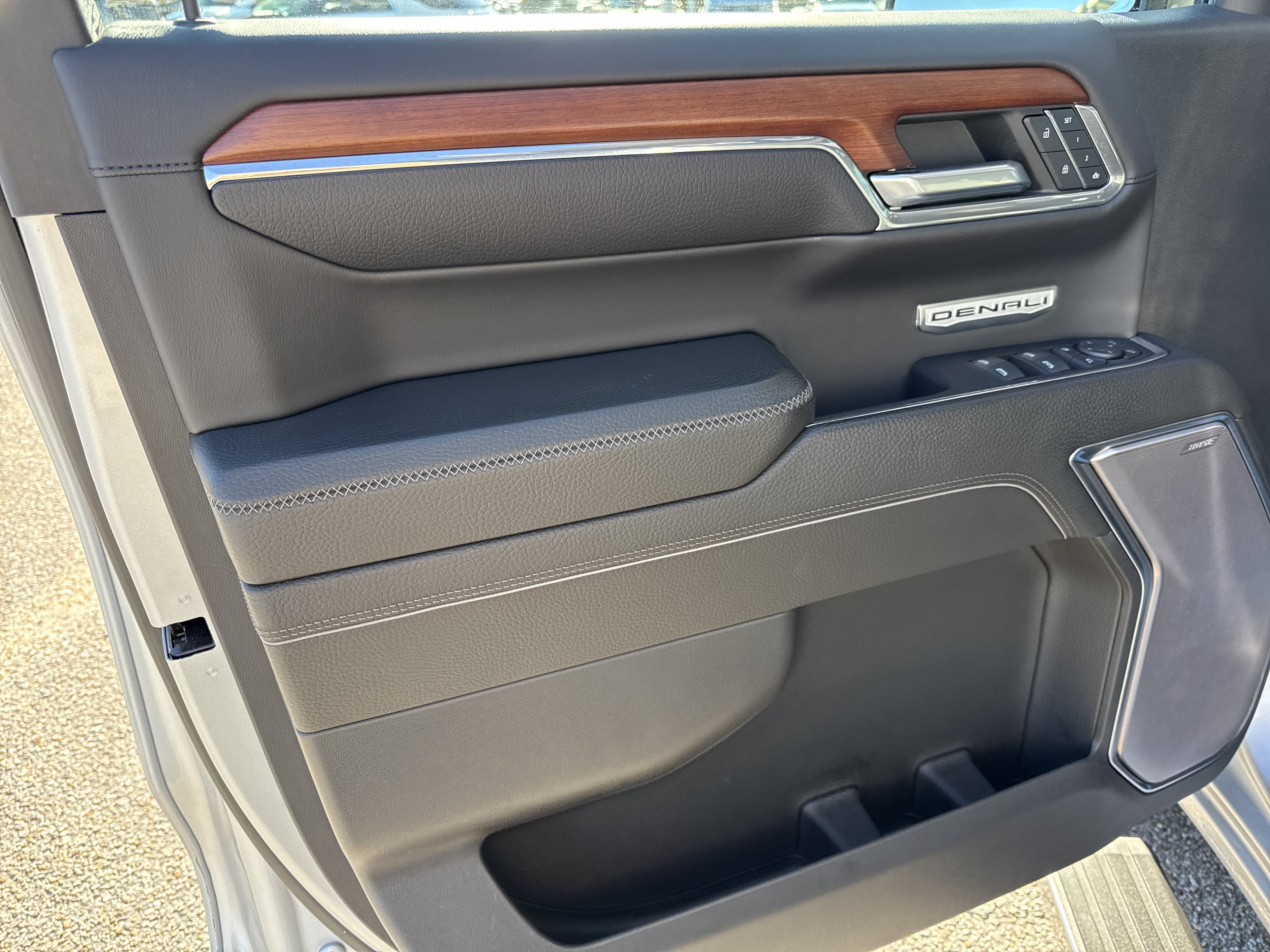 Used 2022 GMC Sierra 1500 Denali w/ Denali Reserve Package AWD/4WD image 9
