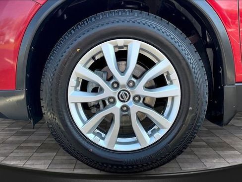 Used 2018 Nissan Rogue SV image 31