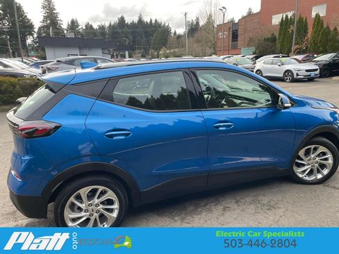 Used 2023 Chevrolet Bolt EUV LT image 12