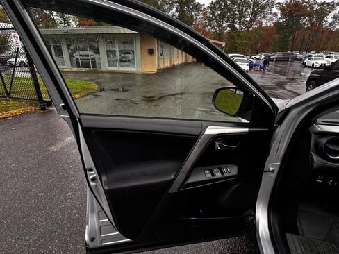 Used 2015 Toyota RAV4 XLE image 19