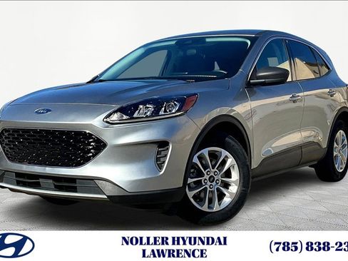 Used 2022 Ford Escape SE image 1
