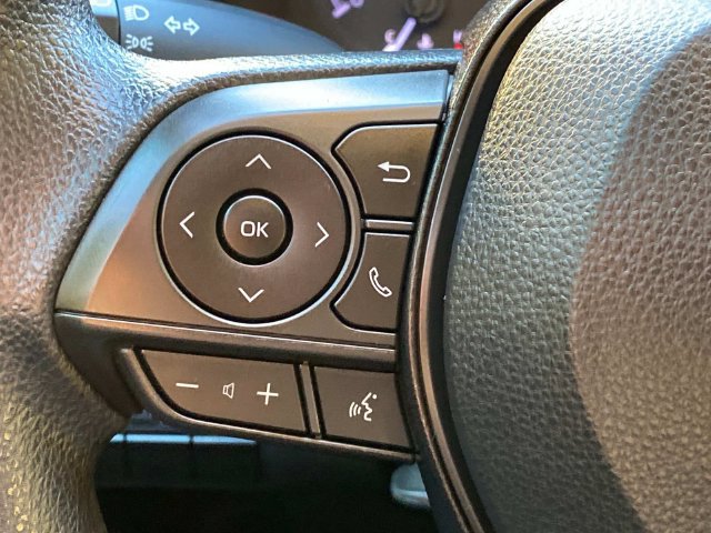 Used 2021 Toyota Corolla LE FWD image 18