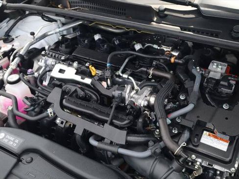 Certified 2025 Toyota Prius LE FWD image 24