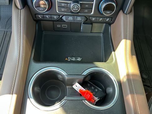 Used 2021 Chevrolet Tahoe High Country w/ Premium Package image 27