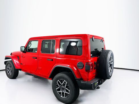 Used 2025 Jeep Wrangler Unlimited Sahara AWD/4WD image 5