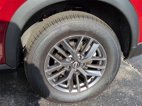 Used 2025 Nissan Rogue S image 21