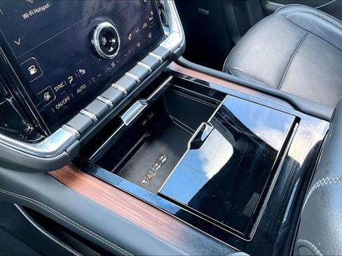 Used 2025 GMC Yukon Denali image 17