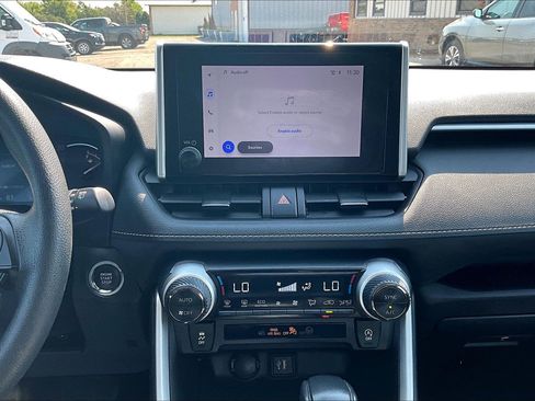 Used 2024 Toyota RAV4 XLE FWD image 34