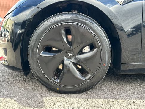 Used 2018 Tesla Model 3 Long Range RWD image 11
