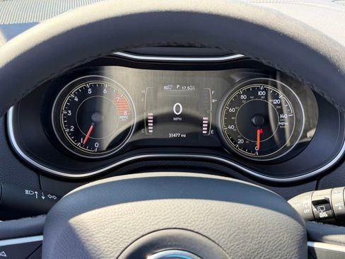 Certified 2022 Jeep Cherokee Latitude w/ Sun & Sound Group image 13