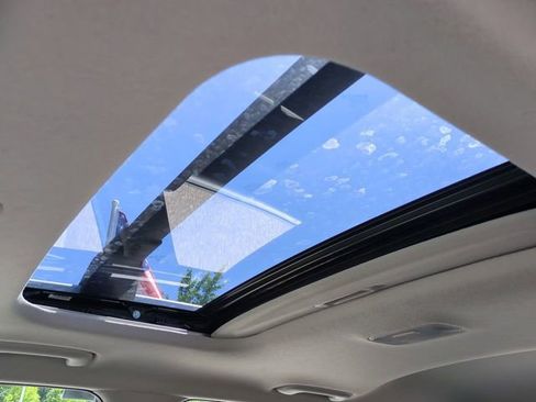 Used 2025 Hyundai Venue SEL FWD image 19