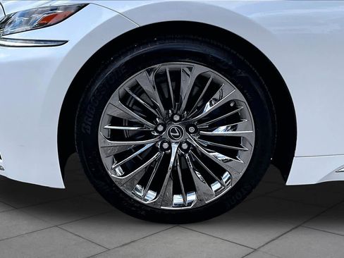 Used 2020 Lexus LS 500 w/ Accessory Package (Z2) RWD image 11