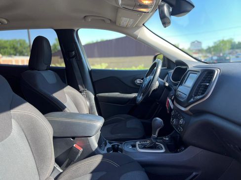 Used 2016 Jeep Cherokee Latitude AWD/4WD image 44