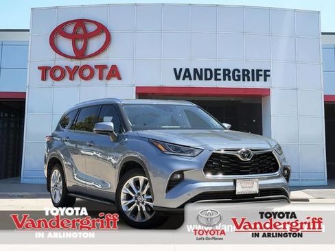 Used 2022 Toyota Highlander Limited FWD image 1