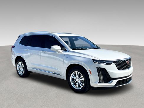 New 2025 Cadillac XT6 Luxury image 1