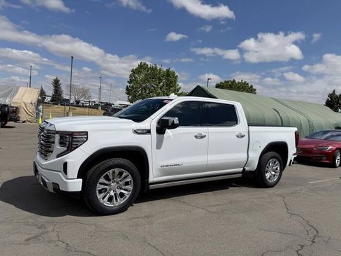 Used 2023 GMC Sierra 1500 Denali w/ Technology Package AWD/4WD image 1