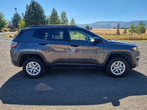 Used 2018 Jeep Compass Sport AWD/4WD image 4