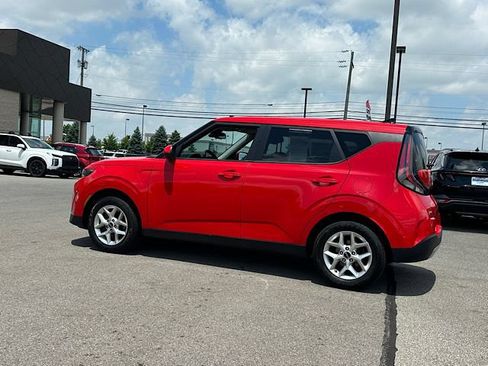 Used 2023 Kia Soul S FWD image 2