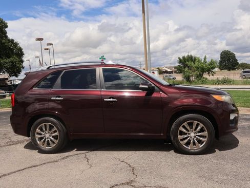 Used 2011 Kia Sorento SX FWD image 11