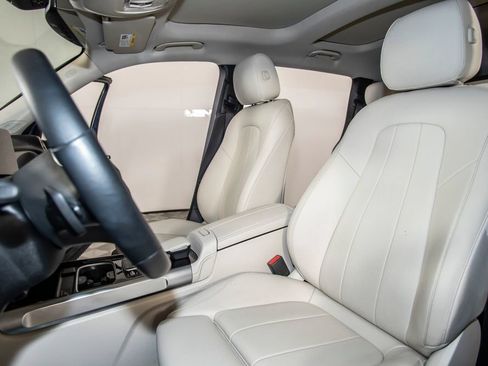 Used 2022 Mercedes-Benz GLB 250 w/ Premium Package Lite image 13