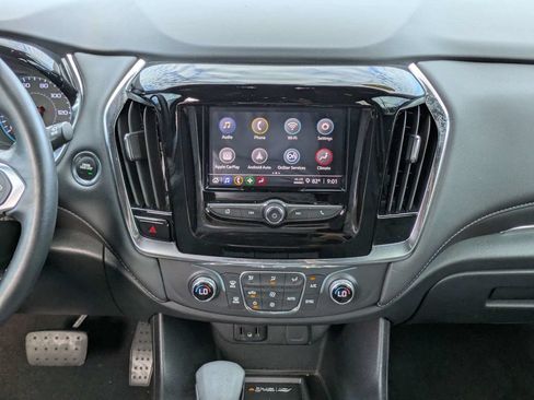 Used 2023 Chevrolet Traverse LT FWD image 20