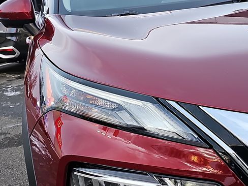 Certified 2021 Nissan Rogue SV image 9