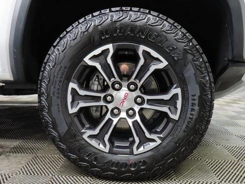 Used 2025 GMC Canyon AT4 w/ Technology Plus Package image 8