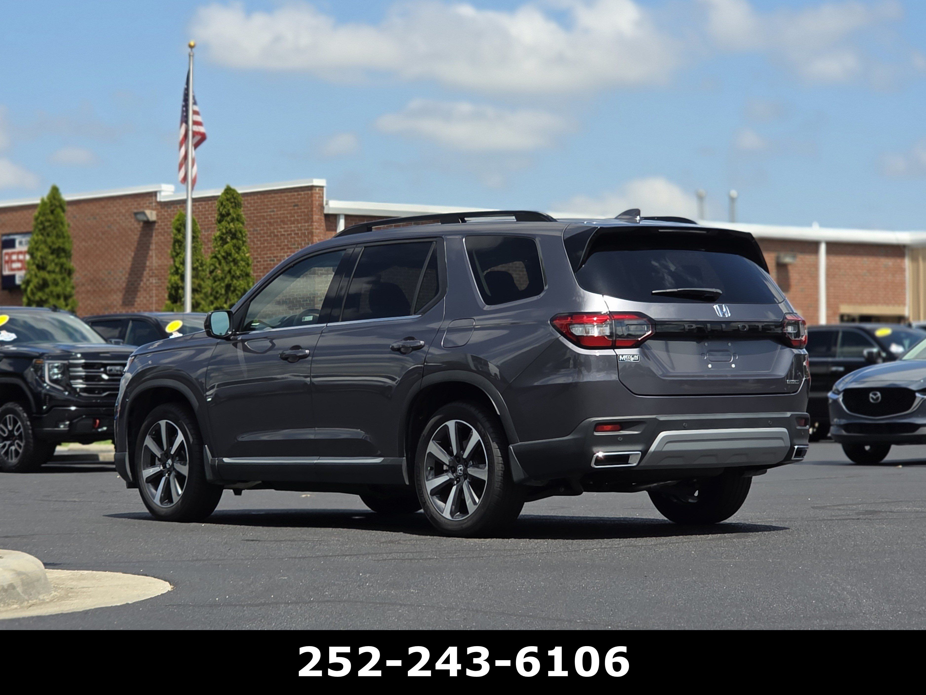 Used 2025 Honda Pilot Touring image 5