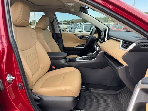 Used 2025 Toyota RAV4 XLE Premium image 23