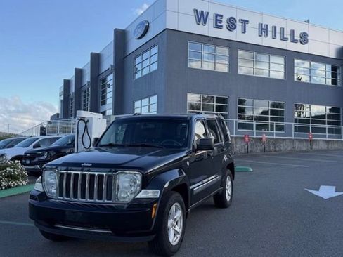 Used 2011 Jeep Liberty Limited AWD/4WD image 2