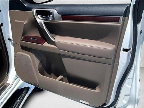 Used 2014 Lexus GX 460 w/ Premium Package image 19