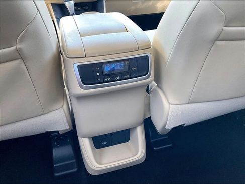 Used 2019 Toyota Highlander XLE FWD image 25