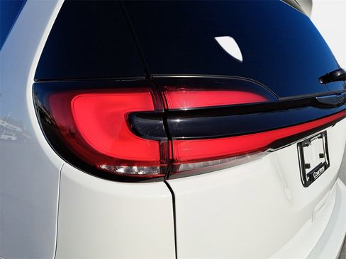 Used 2022 Chrysler Pacifica Pinnacle image 35