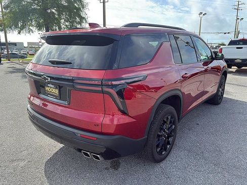 Used 2024 Chevrolet Traverse LT w/ Midnight/Sport Edition FWD image 5