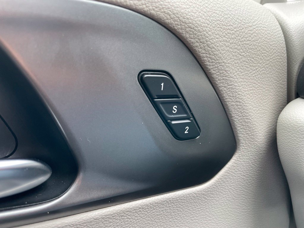 Used 2022 Chrysler Pacifica Touring-L FWD image 24