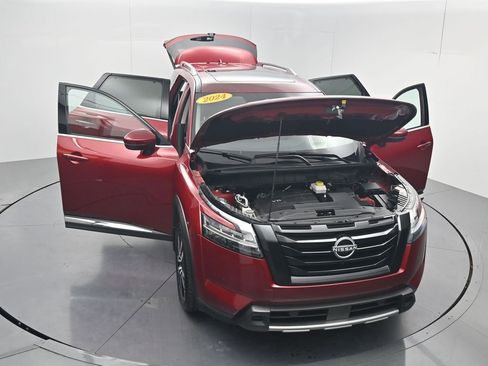 Used 2024 Nissan Pathfinder Platinum w/ Black Appearance Package AWD/4WD image 67