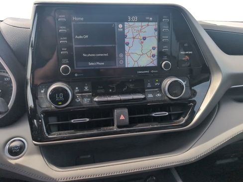 Used 2021 Toyota Highlander XLE image 9