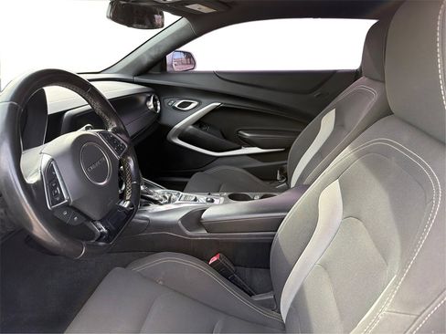 Used 2018 Chevrolet Camaro LT w/ RS Package image 10