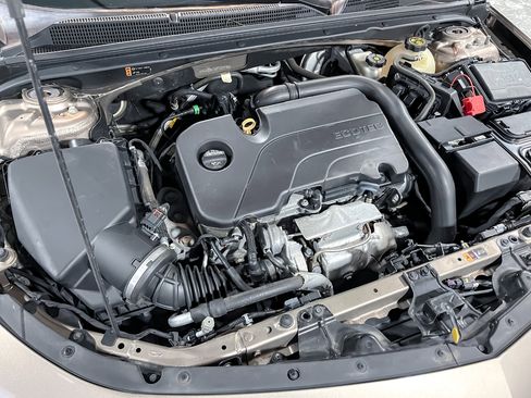 Used 2018 Chevrolet Malibu LT image 28