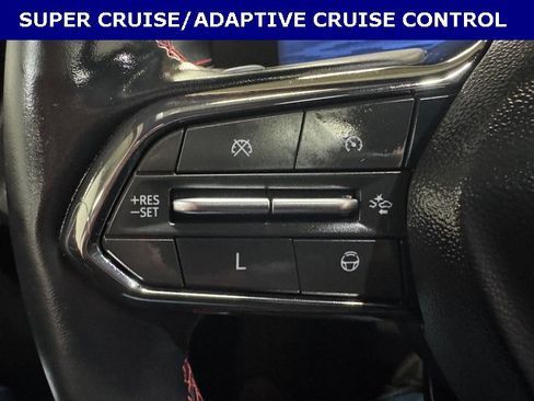 Used 2025 Chevrolet Traverse RS image 18