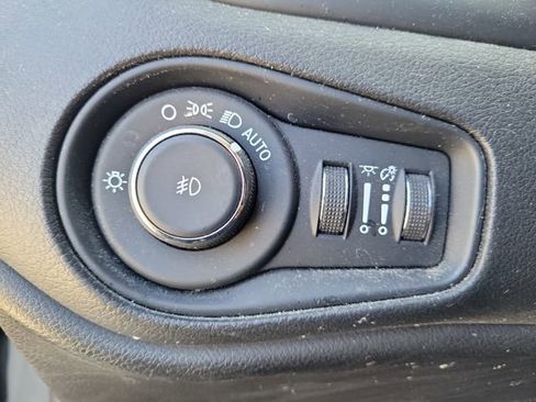 Used 2021 Jeep Renegade Limited AWD/4WD image 23